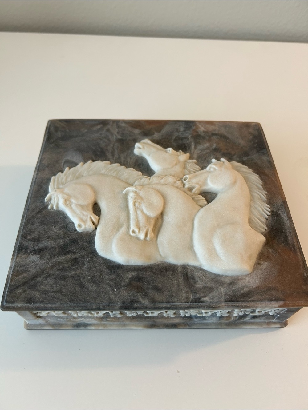 INCOLAY HORSES 
EQUESTRIAN STONE
JEWELRY BOX